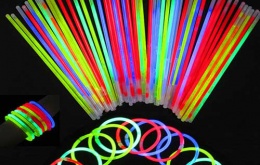 Wat als een glow stick kapot gaat? 2 glow%20sticks%202%5D 0